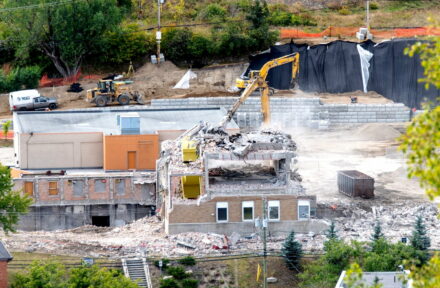 Ecole-Felix-Antoine-Savard-Photo-des-travaux-01-Démolition du bâtiment central