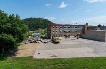 Ecole-Felix-Antoine-Savard-Photo-des-travaux-01-Démolition du bâtiment sud