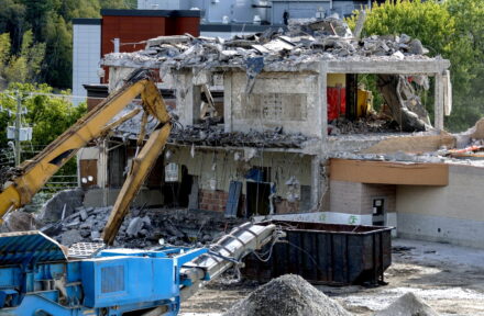 Ecole-Felix-Antoine-Savard-Photo-des-travaux-02-Démolition du bâtiment central